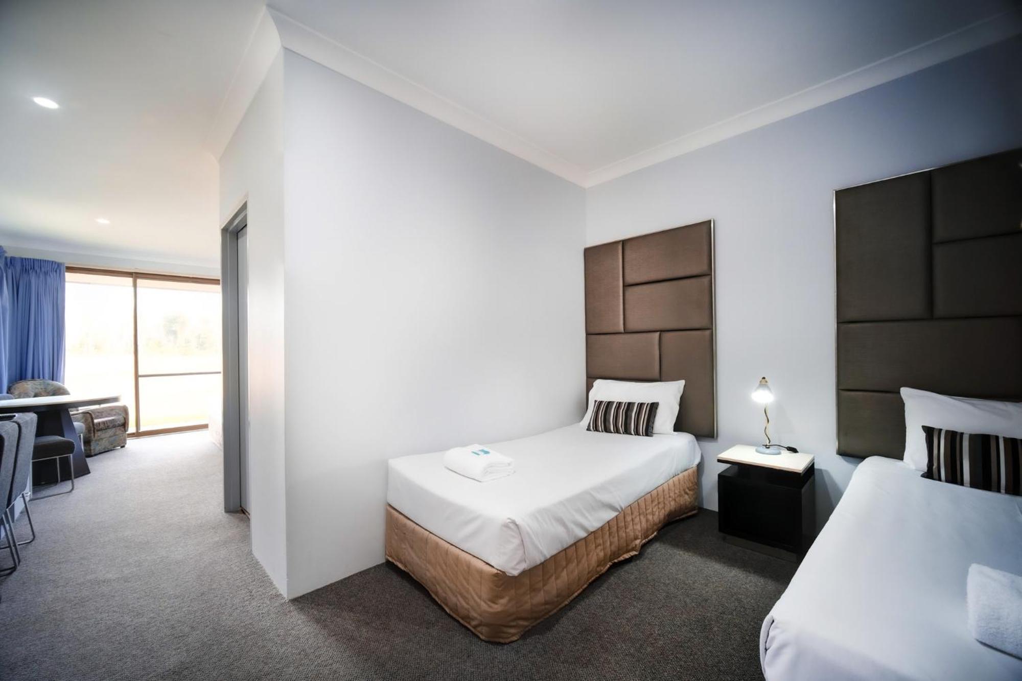 アイアランド パームズ モーター イン フォースター 部屋 写真